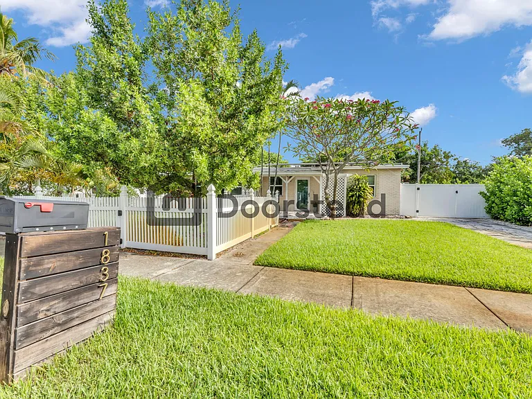 1837 NE 48th Ct — Photo 9