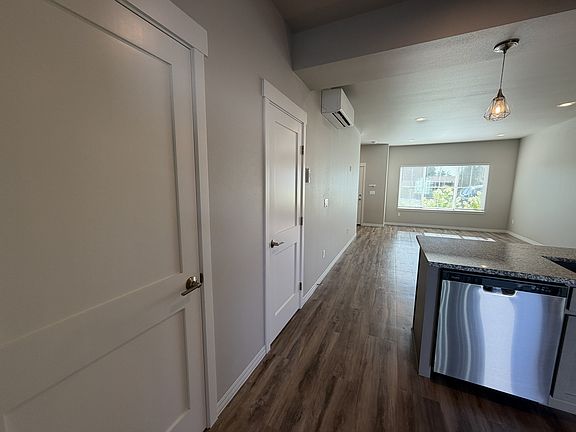 5th image of 6001 Barge St #105