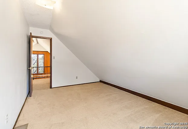 2676 Woodcrest Dr — Photo 20