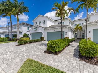8936 Saint Lucia Dr #201, Naples, FL 34114