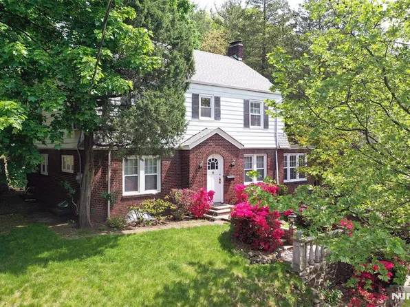 85 Paulin Blvd, Leonia, NJ 07605