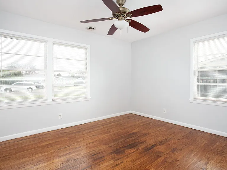 3505 Lometa Dr — Photo 16