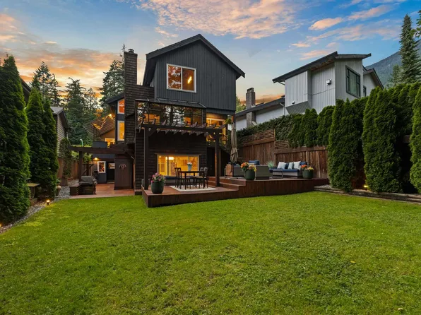 5522 Deerhorn Ln, North Vancouver, BC V7R 4S6