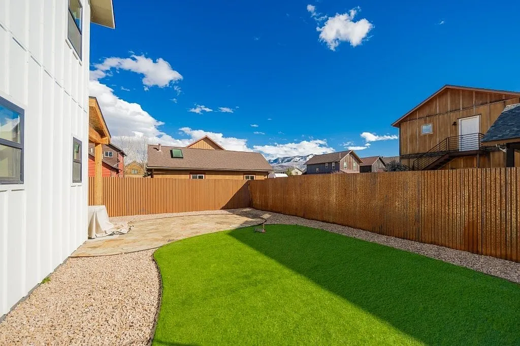 3 bed, 1715 sqft, $3,600 — Photo 3