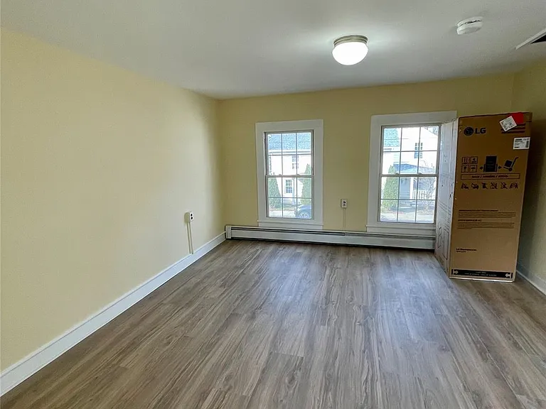 46 E Market St — Photo 11