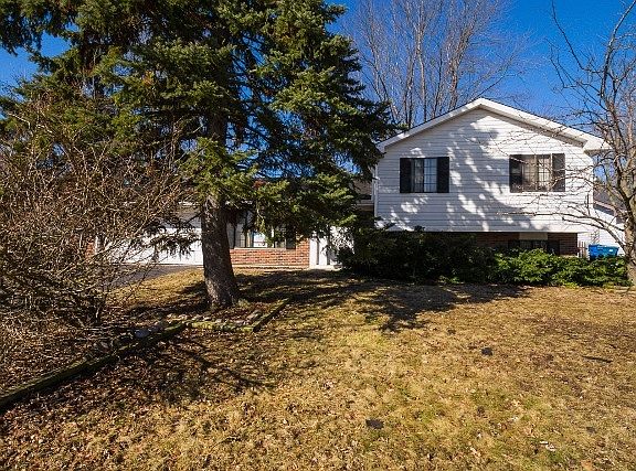 2nd image of 4182 Woodlake Dr