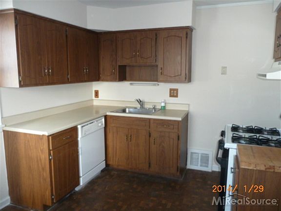 3rd image of 25644 Arlington St