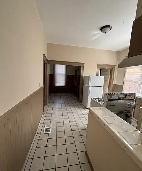 525 W Poplar St — Photo 12