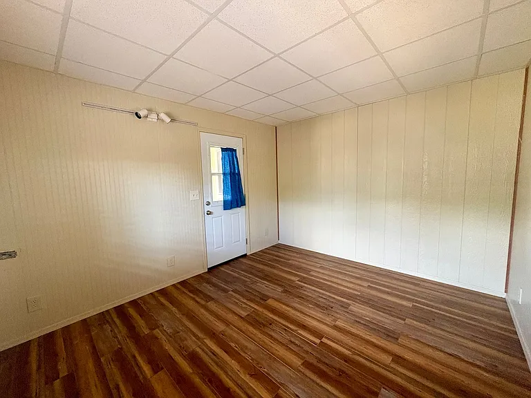 1636 W Ashley Way — Photo 18