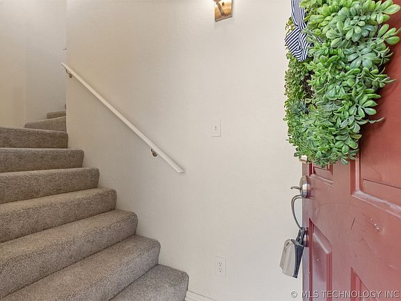 2nd image of 9109 S Urbana Ave #6-B