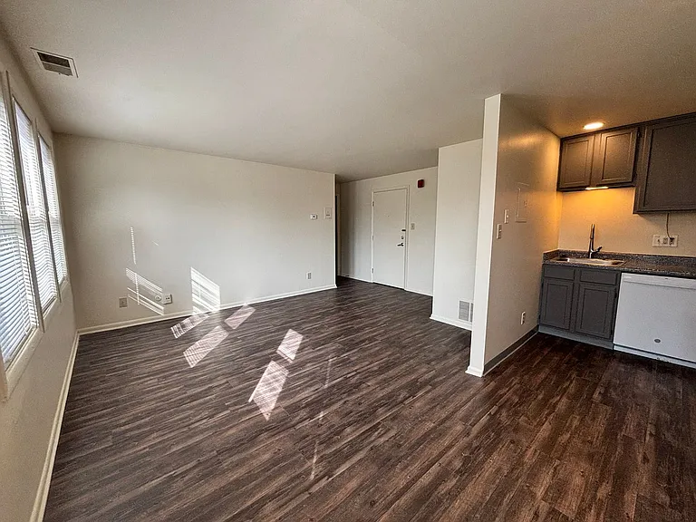 1450 N College Ave — Photo 2