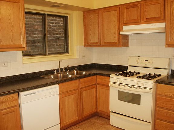 5th image of 7419 N Winchester Ave APT A