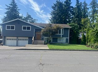 7440 Ridgewood Dr, Gladstone, OR 97027