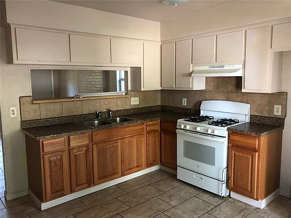 3rd image of 4800 E Stassney Ln