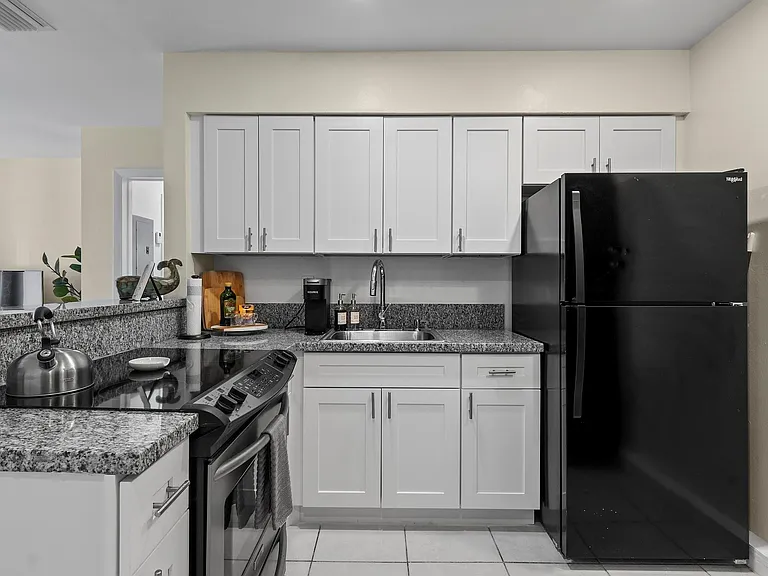 3860 NE 23rd Ave #4 — Photo 8