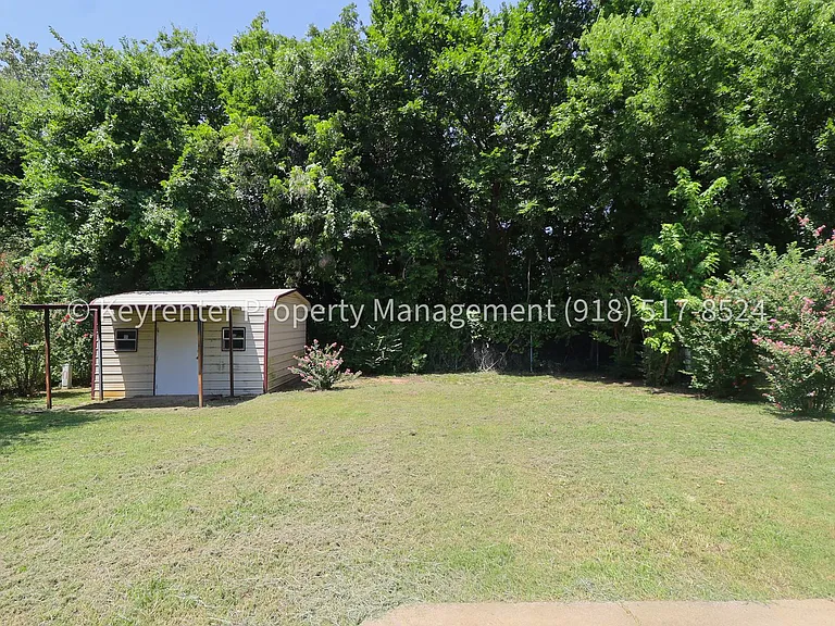 1820 S 5th Pl — Photo 10
