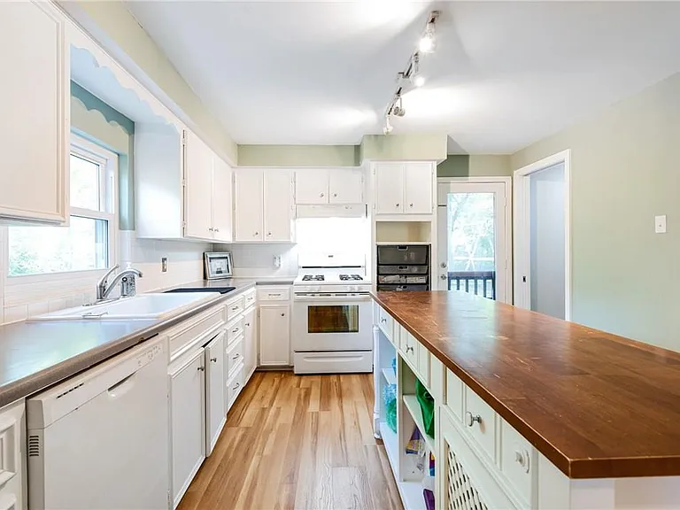 7815 Hardy Dr — Photo 6