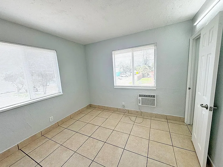 100 NW 30th Ave #1 — Photo 6