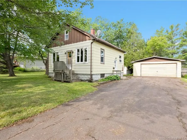 225 Wendell St, Riverview, NB E1B 1J9
