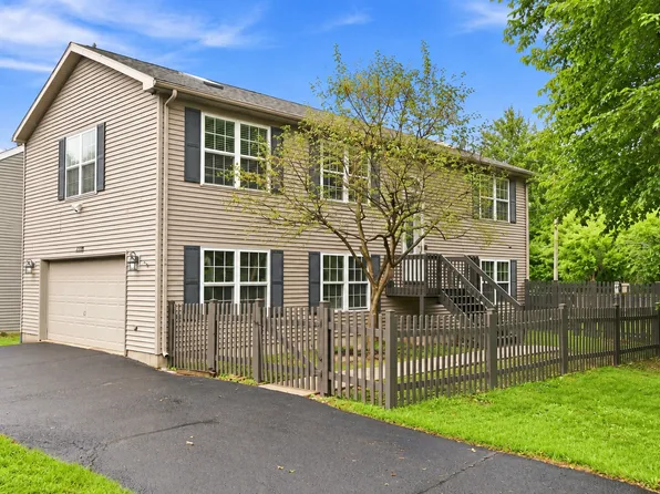 1379 Cary Rd, Algonquin, IL 60102