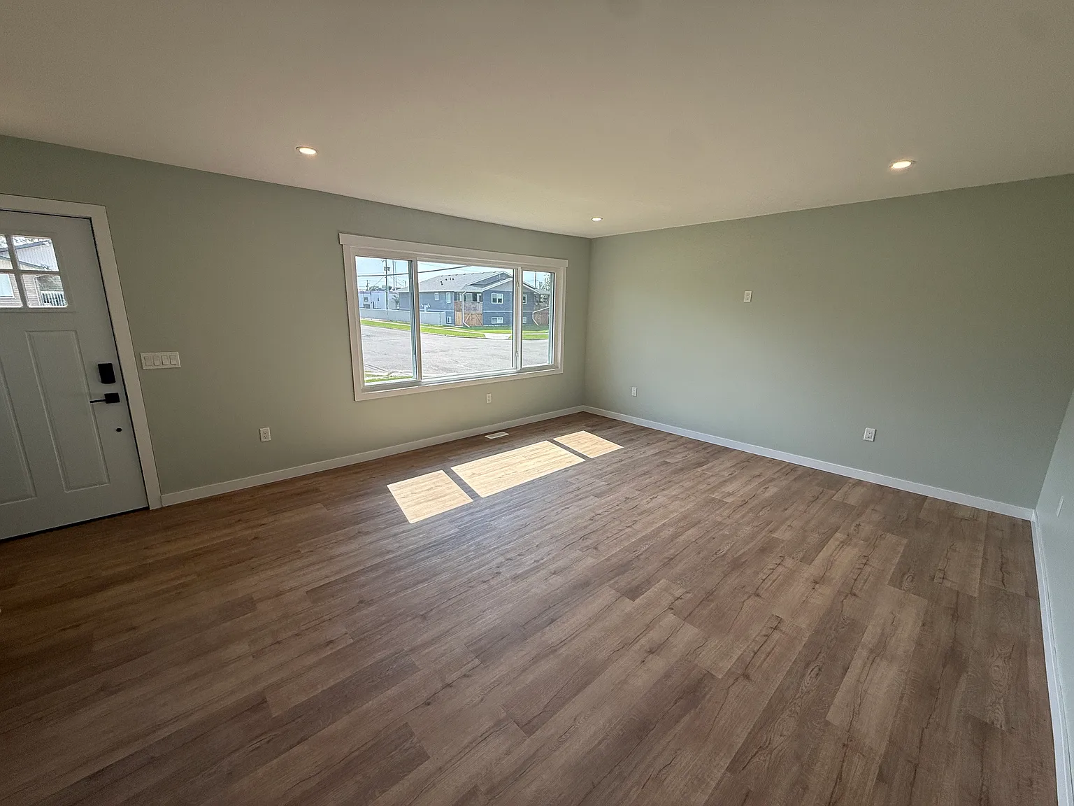 5112 52 Avenue — Photo 3