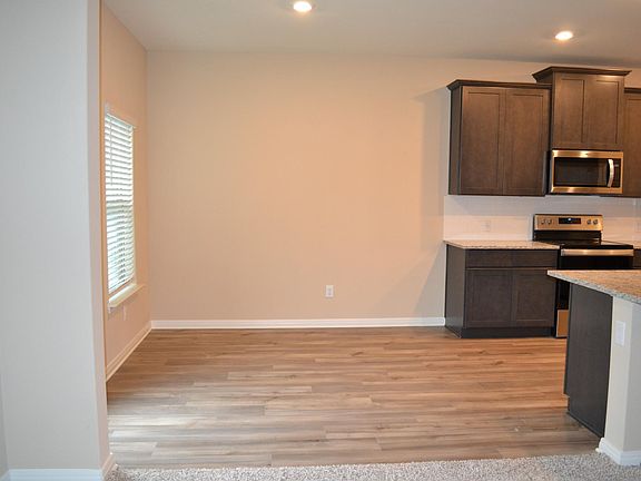 5th image of 2301 Dahlia Way