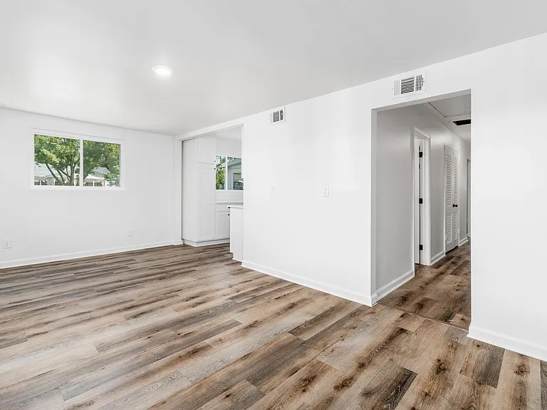 4363 Allen Dr — Photo 22