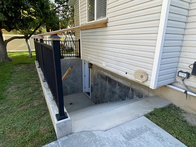 655 E Abbottsford Ln — Photo 2