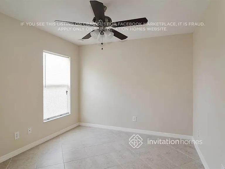 261 NE Granduer Ave — Photo 10