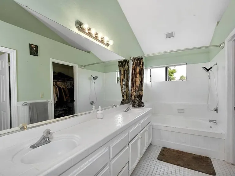Ryland Ct — Photo 12
