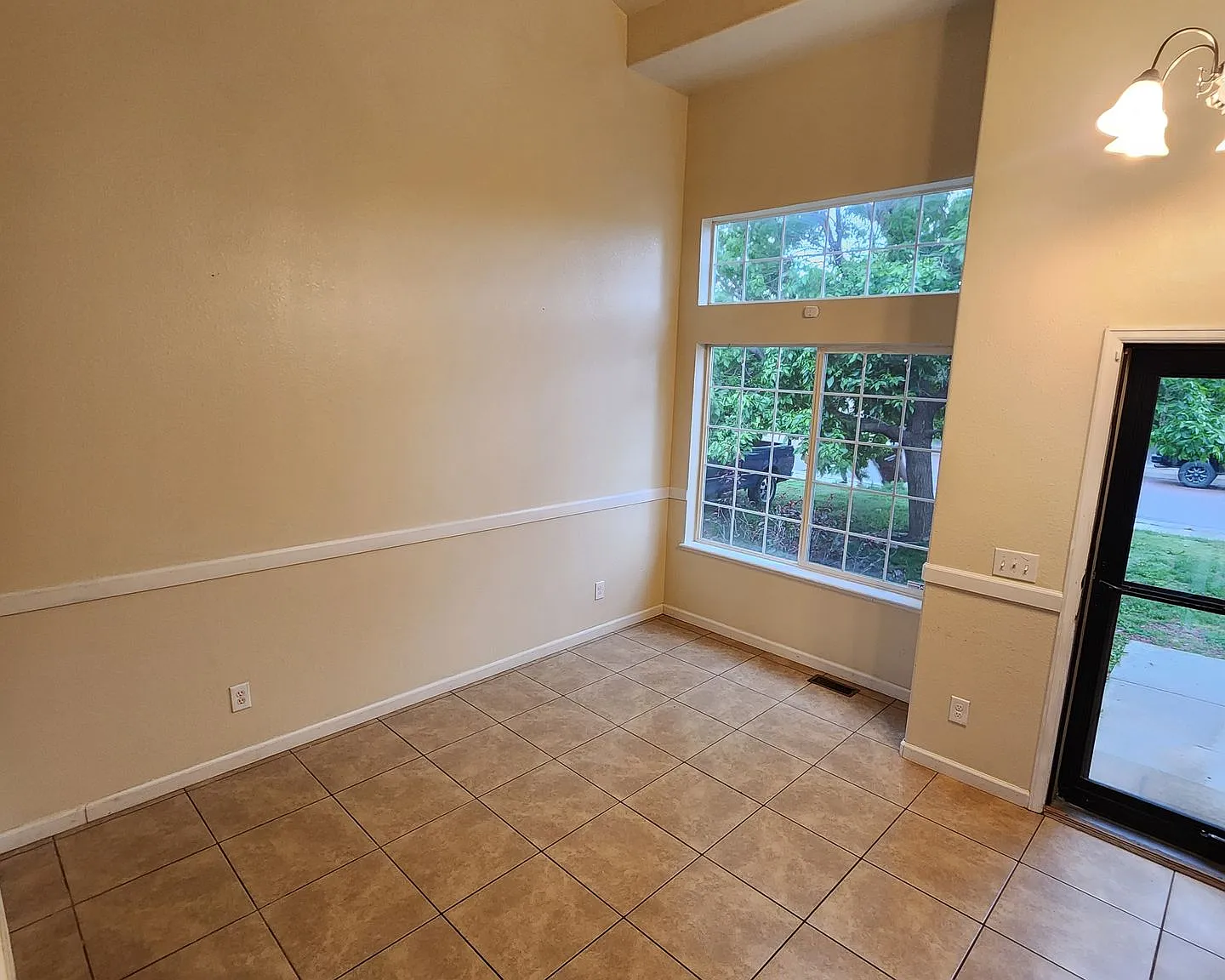 4 bed, 2164 sqft, $2,595 — Photo 4