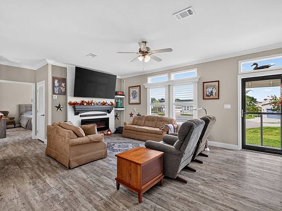 4th image of 450 Watson Dr