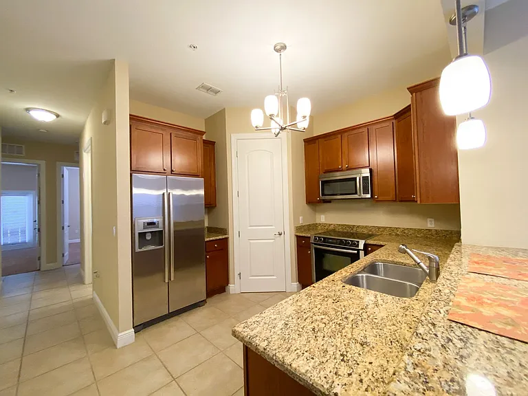230 SW 2nd Ave #102 — Photo 4