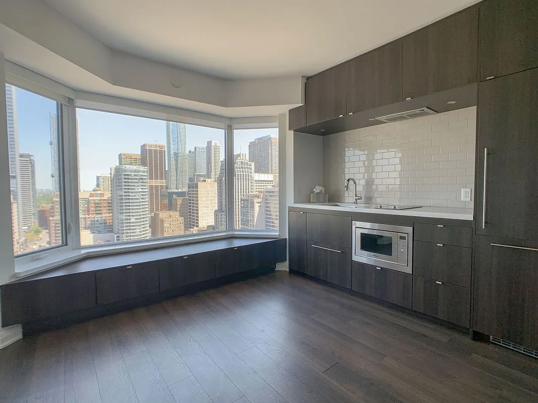 Building Photo - 155 Yorkville Ave #5