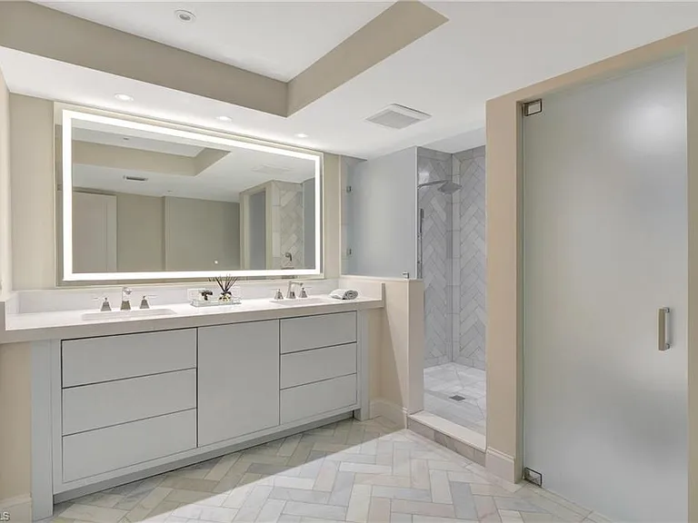 2357 Gulf Shore Blvd N #107 — Photo 13
