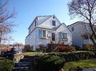 2003 169th St, Whitestone, NY 11357