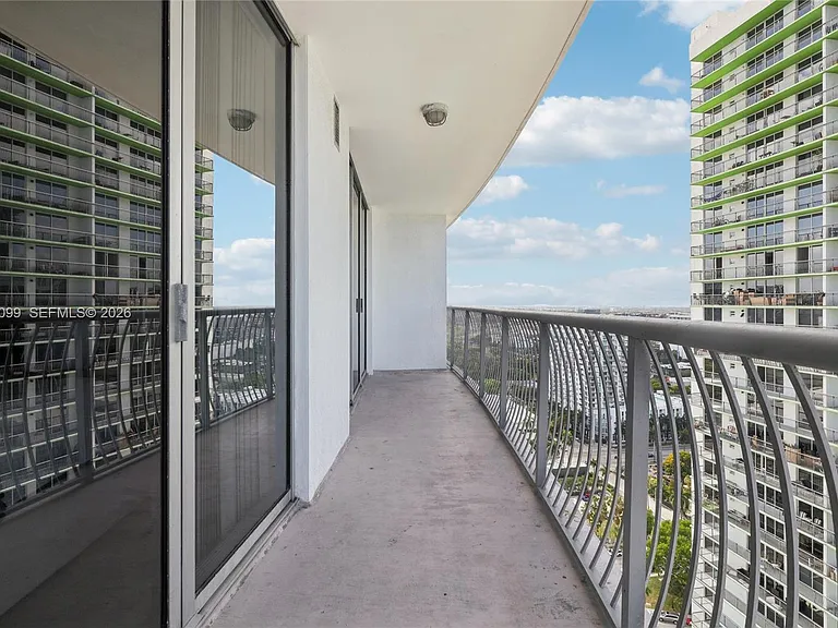 1750 N Bayshore Dr #2805 — Photo 33