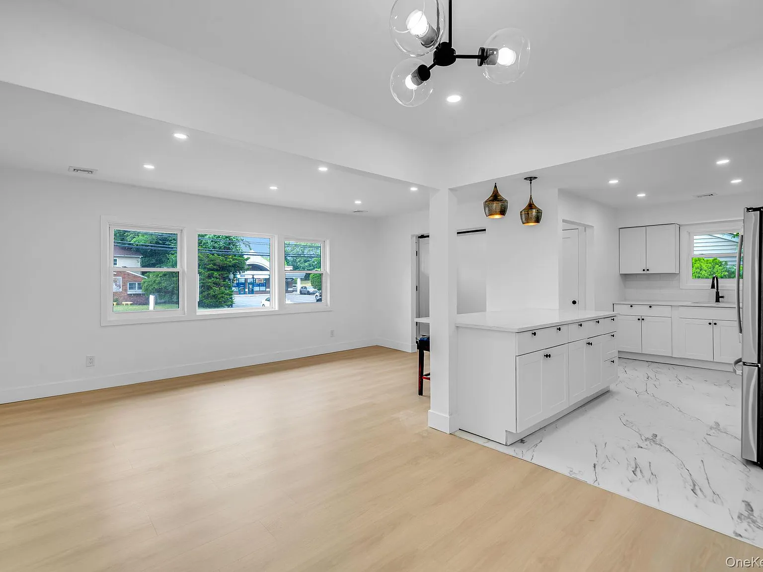 3 bed, 2.0 bath, 992 sqft, $3,995 — Photo 4