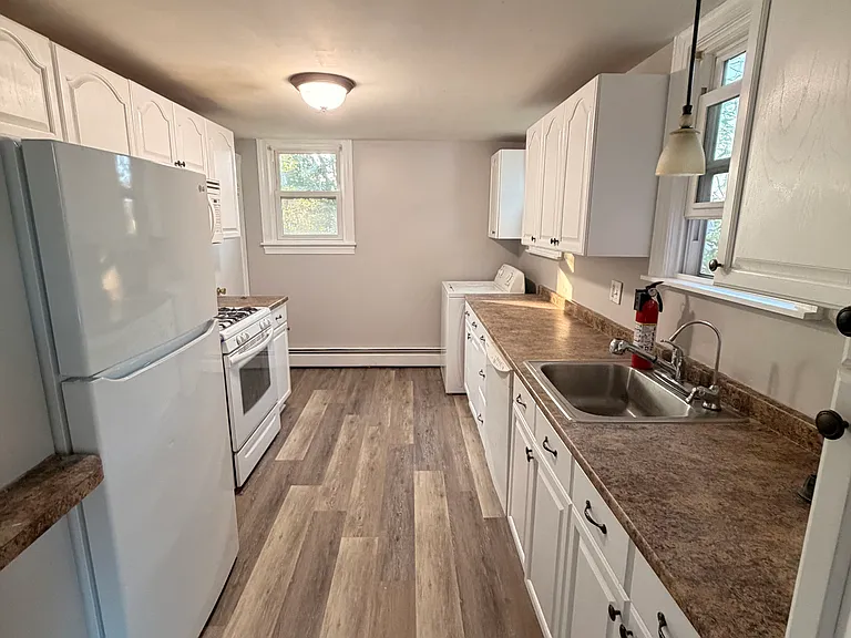 90 Farnham St #2 — Photo 5