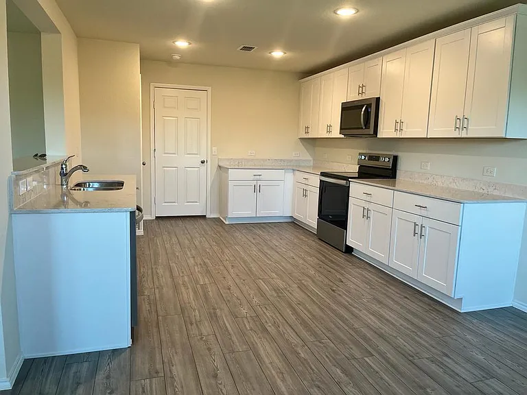 366 Lake Erie Dr — Photo 37