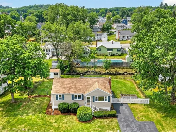 13 Carson Rd, Woburn, MA 01801