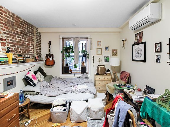 5th image of 117 Macon St APT 1