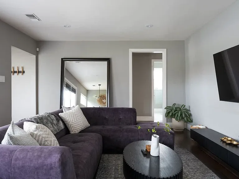 Lindblade St — Photo 11