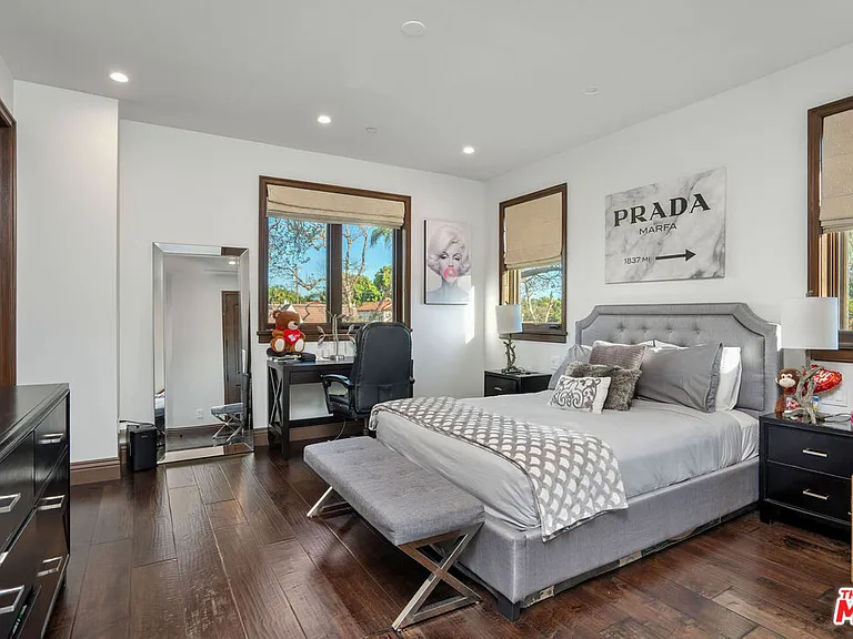 331 S Canon Dr — Photo 24