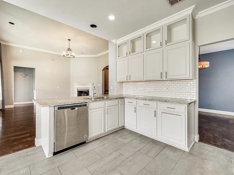 4849 Gloucester Dr — Photo 9