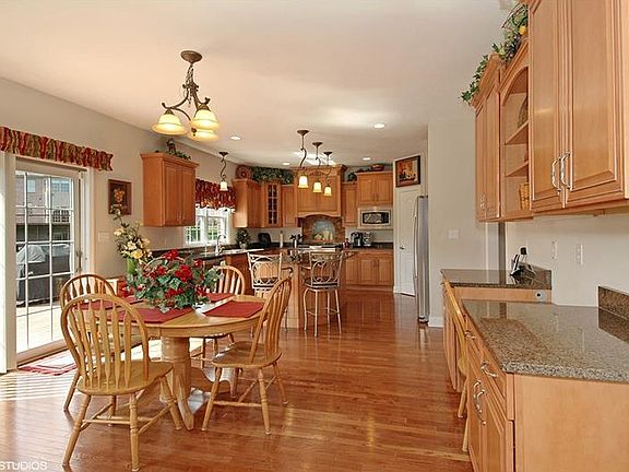 5th image of 607 Ciderberry Dr