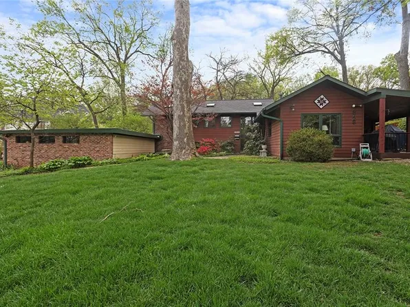 8728 Meadow Ln, Leawood, KS 66206