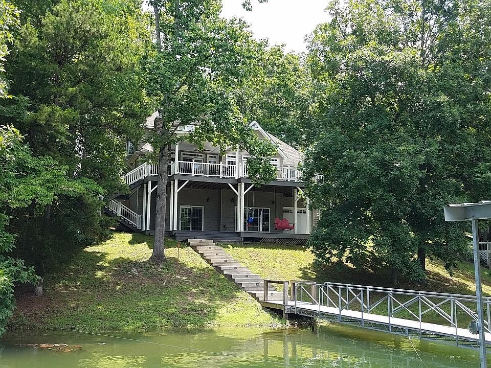 1st image of 681 Magnolia Dr