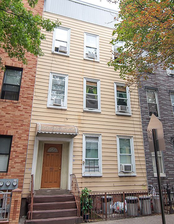 1st image of 180 Kingsland Ave