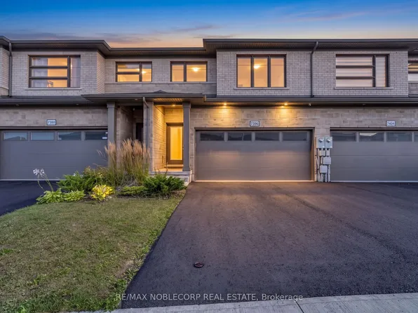 7396 Matteo Dr, Niagara Falls, ON L2H 3T3